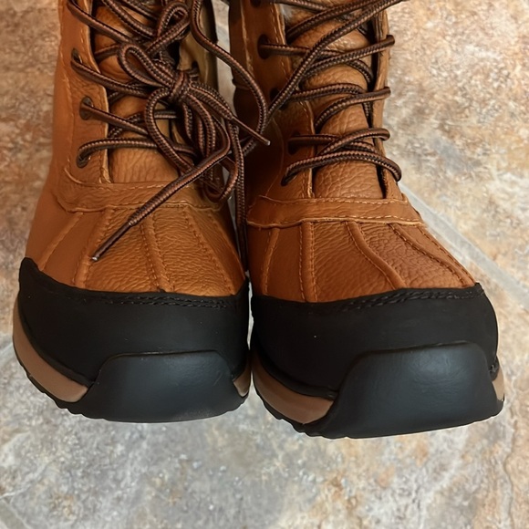 Ugg Adirondack lll Boots Size 8.5 NWT - Picture 10 of 15